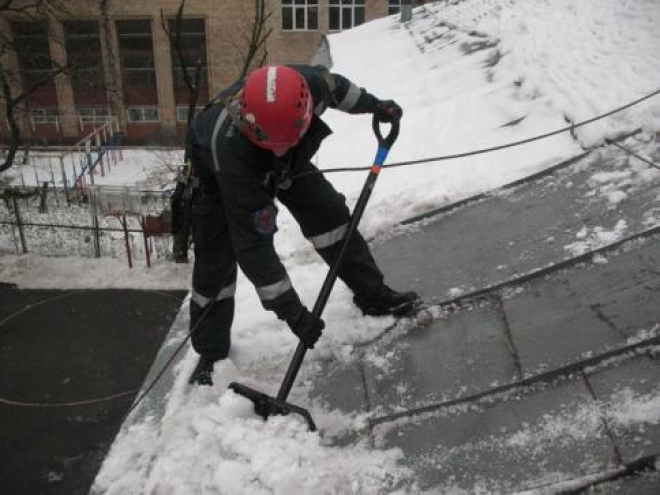 Крыши Самары очистят от снега и сосулек до 28 марта